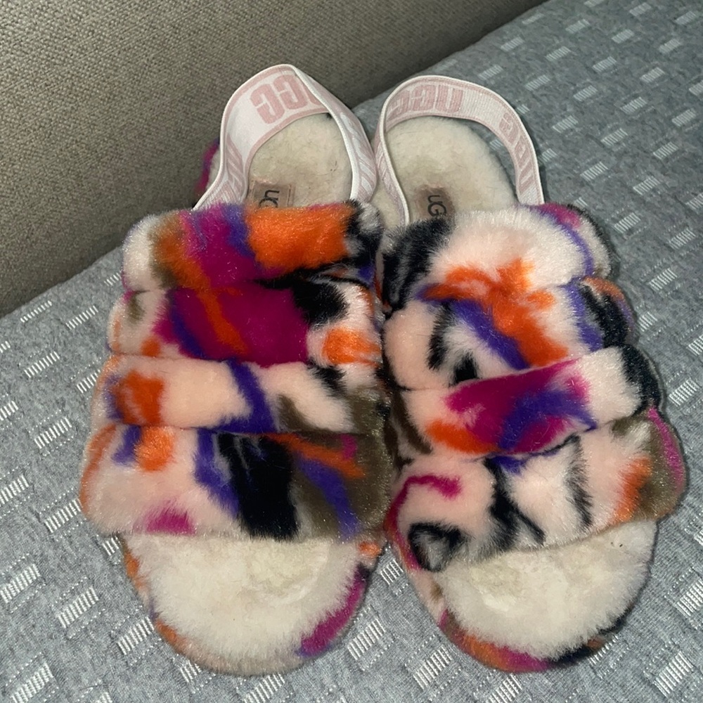 Ugg fluff yeah slides. GUC.